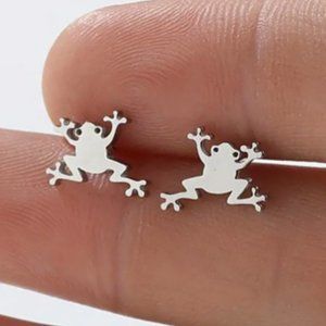 Stainless Steel Frog Stud Earrings In Silver